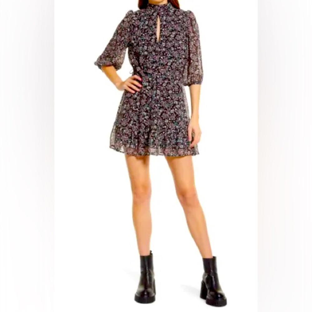 Chelsea28
Floral Long Sleeve Minidress